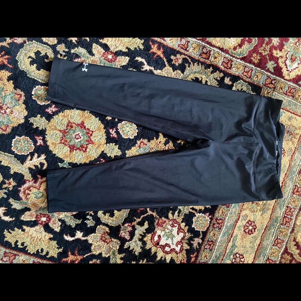 Under armour black cropped leggings